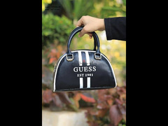 Guess 
Size : 24*15