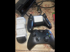 xbox one - 2 controller -5 cd - kinetic camera - 2