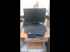 جهاز كمبيوتر  معه تربيزه الجهاز لينوفو والشاش GL