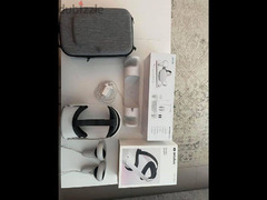 Oculus quest 2 ( 256GB)/ anker charging dock /oculus head strap /bag
