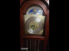 ساعة جراند فازر ضخمة بالمفتاح الاصلي لاتحتاج الى صيانة .