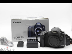 Canon EOS 5D Mark III 22.3 MP Full Frame CMOS with 1080p Full-HD