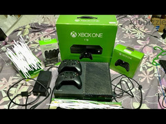 Xbox one 1TB with two controllers and accessories