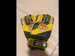 manchester united goalkeeper gloves - 2