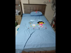 سرير اطفال بالمرتبة