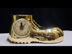 ساعة نحاس محملة على شكل حذاء
تحفة
طول ٢٥ وعرض ١٣ وارتفاع ١٤