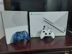 an xbox bought from 2 years it's xbox 1 s it's model 2022 with gifts