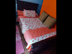 غرفة نوم شبابي مكونة من دولاب و٢ سرير متر وعشرين وكومود - 4