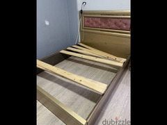 سرير خشب مستعمل
