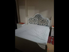 سرير ١٨٠ سم مع ٢ كمود ومرتبة استعمال خفيف