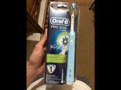 Oral-B Pro 500 Electric Toothbrush - 2