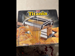 Titania imperia pasta maker