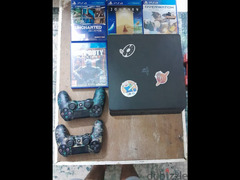 Ps4 slim, 2 controllers, 4 games