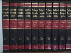 Collier encyclopedia بحالة ممتازة لم تستخدم