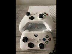 Xbox One S 1TB وارد الكويت معاه ٢ دراع و ٥ العاب - 2