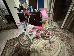 فرصه لسرعه البيع تم تنزيل السعر دراجه أطفال بناتي ماركه الباشا - 3