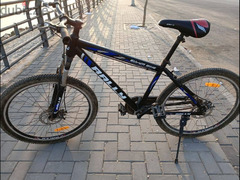 دراجة مقاس ٢٩ تنفع لشخص طوله في حدود ١٨٠ + اكسسوارات - 2