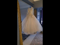فستان زفاف خامه جميله جداا و موضه جدااا