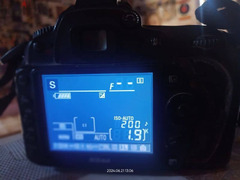 كاميرا نيكون D90 مع عدسه 70/300 - 4