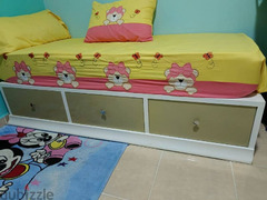 سرير غرفة أطفال بالمرتبة