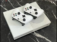 xbox one s  1TB with 2 original controllers
